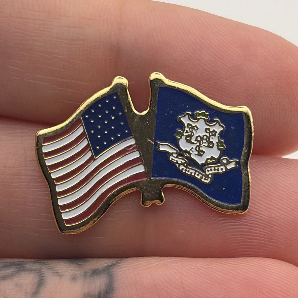 United States Of America State Of Connecticut Crossed Flags Lapel Hat Pin